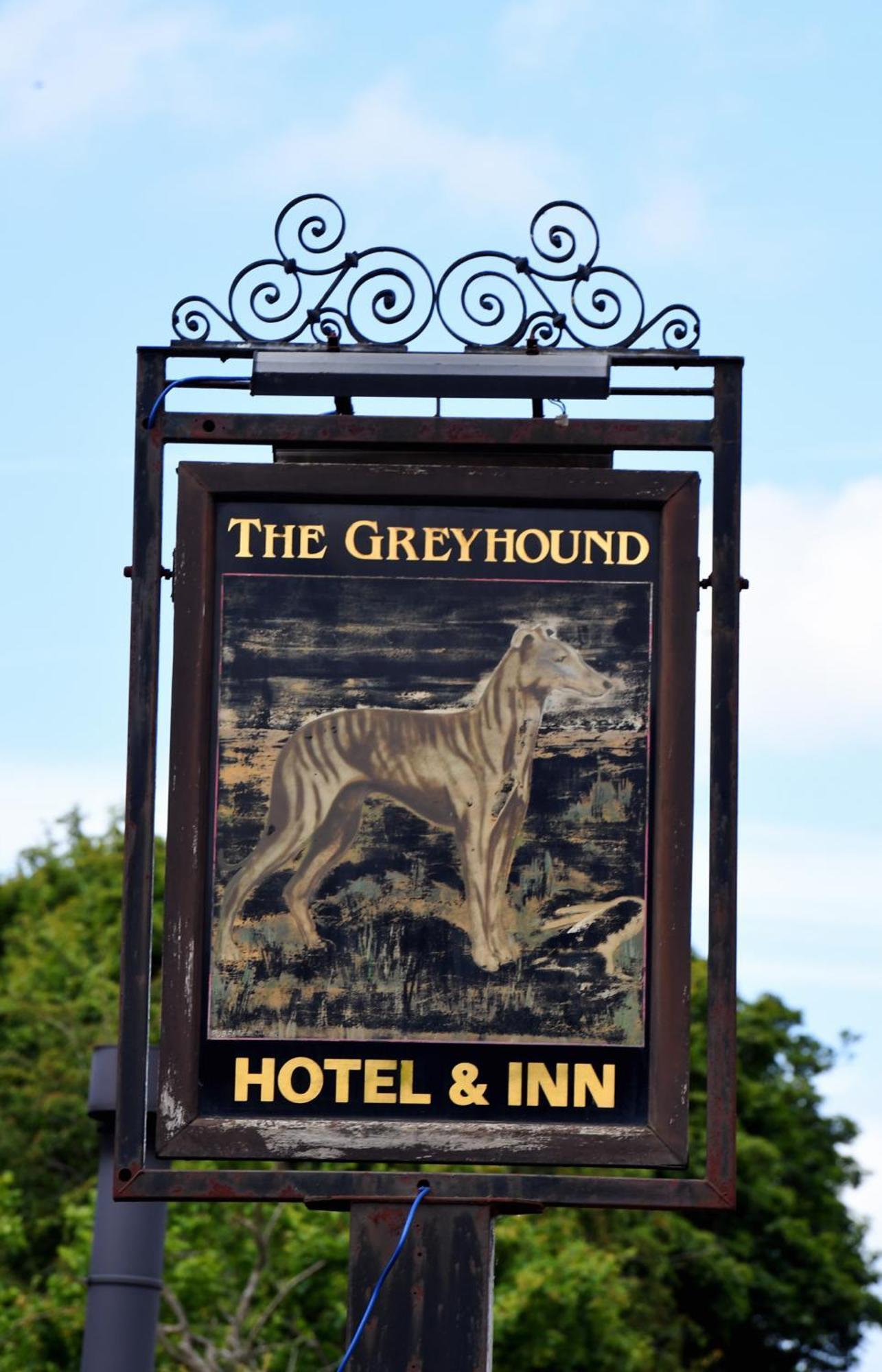 The Greyhound Inn And Hotel Usk Luaran gambar